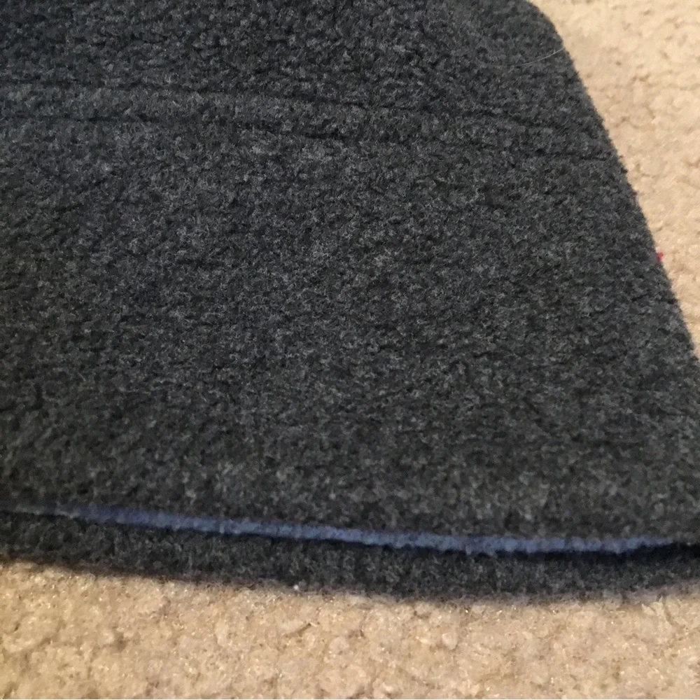 Vintage Old Navy Unisex Grey Skull Beanie in Very Good Condition